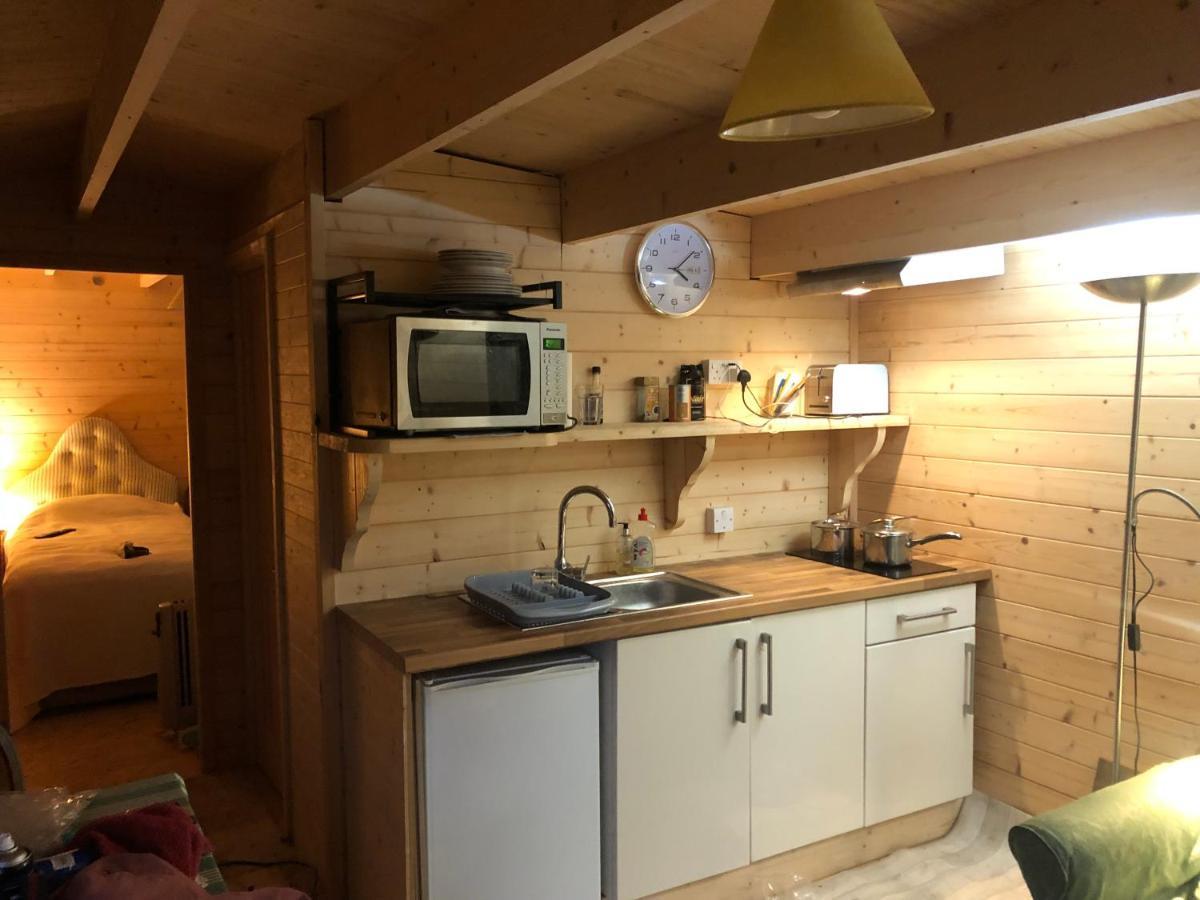 Cosy Garden Log Cabin Salisbury Exterior foto
